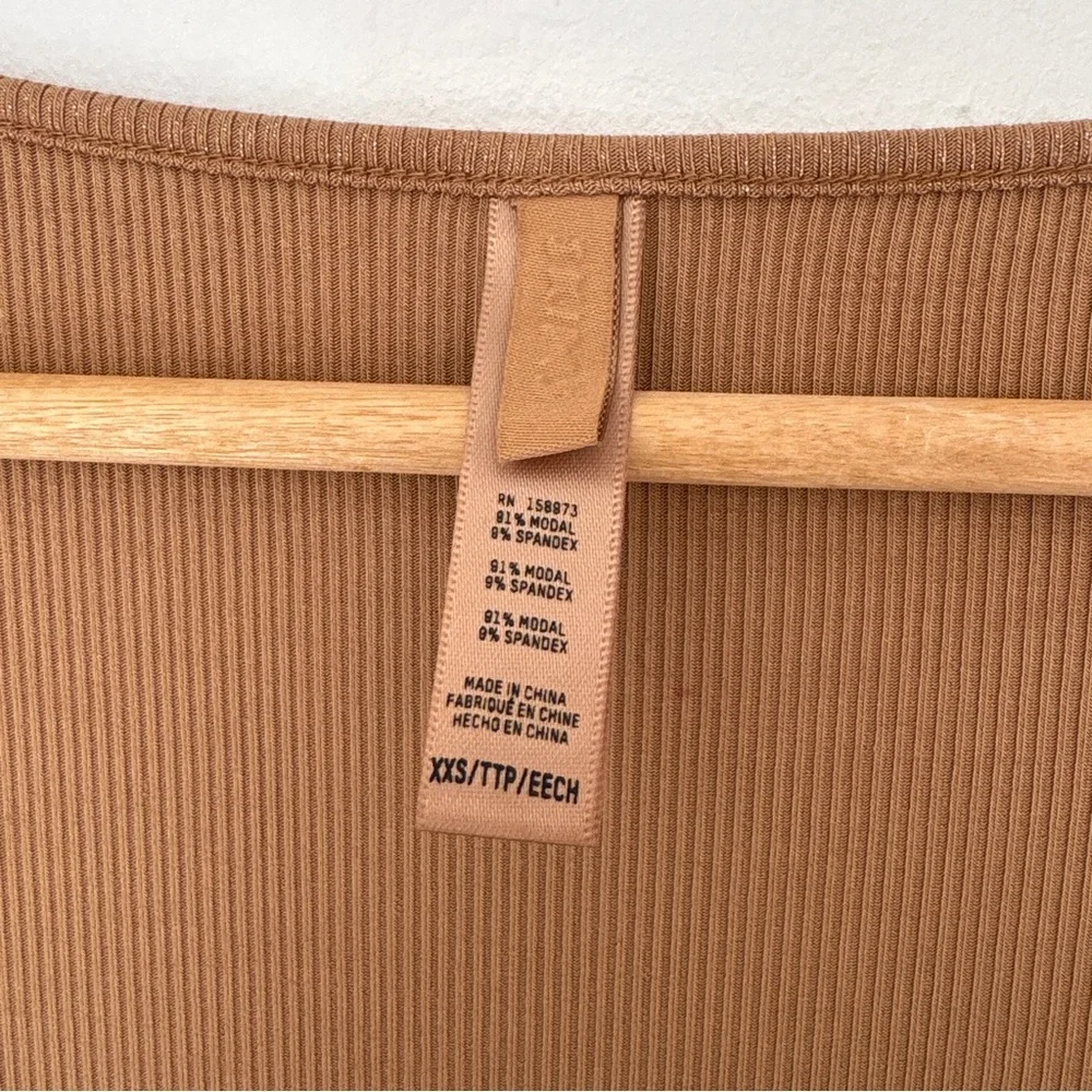 SKIMS Camel Long Sleeve Maxi Dress Shimmer - Picture 4 of 7